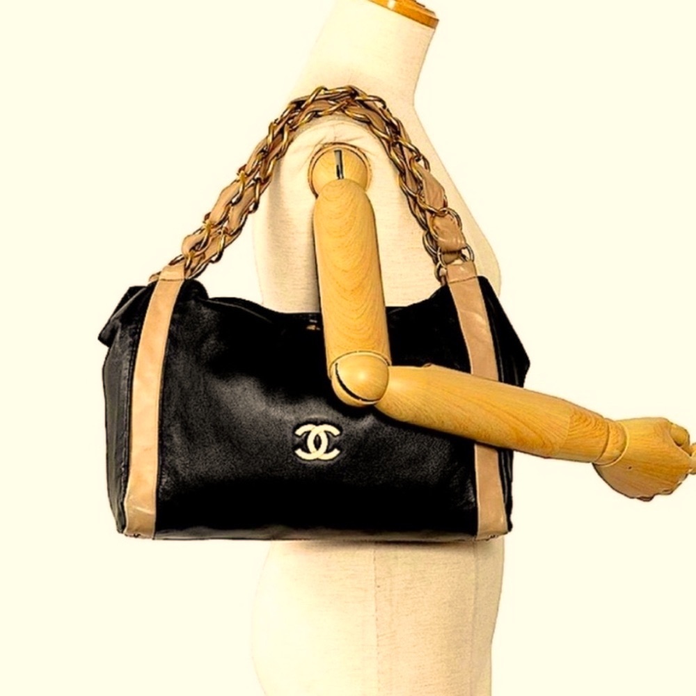 🔥 RARE Chanel Olsen Lambskin Hobo Bag - Picture 2 of 16